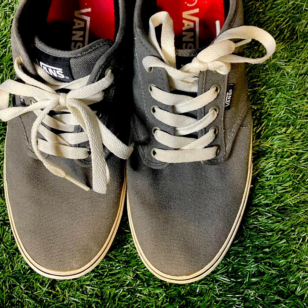 Men’s low vans size 10.5 used lightly but grey condition